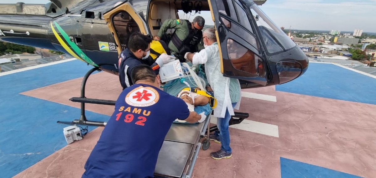 Homem fica em estado grave após cair de árvore durante derrubada no interior do Acre - Vimarsana News