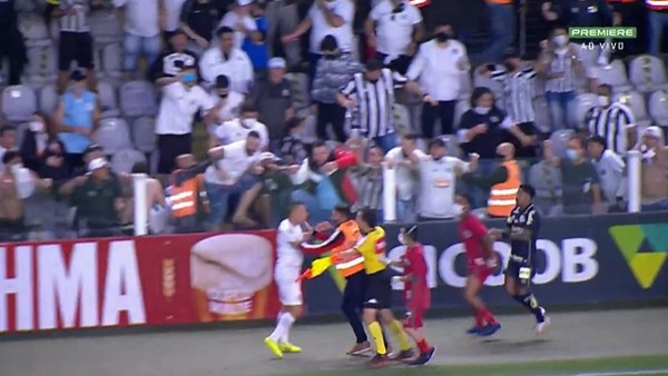 Rafinha será julgado no STJD após confusão com gandula na derrota do Grêmio para o Santos