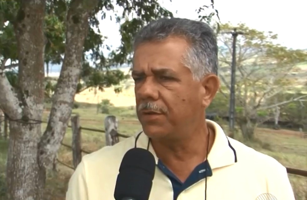 Jurandir conta que a polícia foi até o local, expulsou os invasores, mas eles retornaram — Foto: Reprodução/TV Santa Cruz