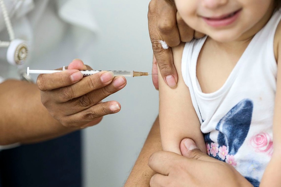 Entre outros públicos, campanha de vacinação contra sarampo vai imunizar crianças a partir de seis meses — Foto: Divulgação