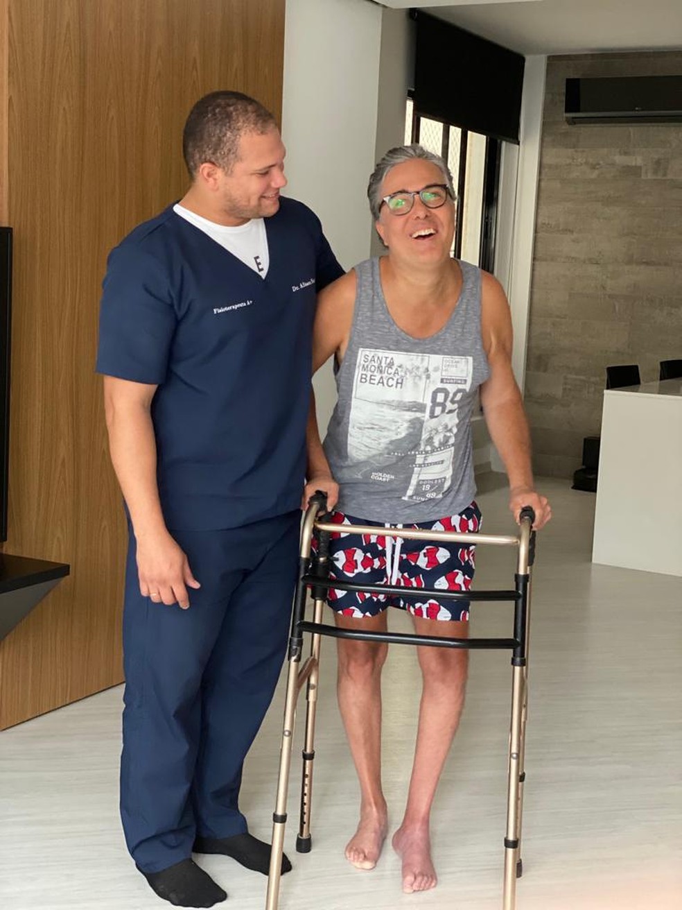 Flávio Silvino com o fisioterapeuta Alisson Neri  — Foto: Arquivo pessoal