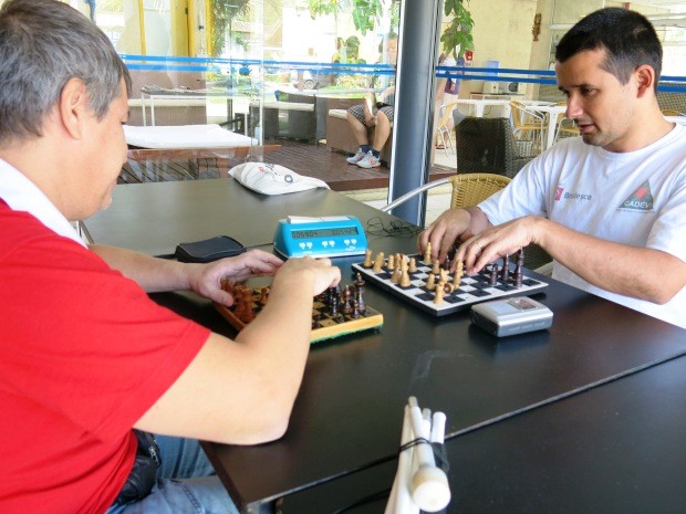 Biblioteca promove campeonato de xadrez para pessoas com deficiência visual