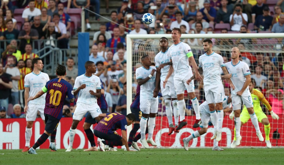 Messi abriu o placar do jogo com um golaÃ§o de falta â€” Foto: REUTERS/Sergio Perez