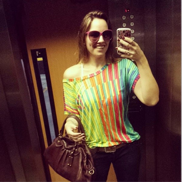 Mariana Belém posta fofo em elevador, mostrando a boa forma (Foto: Reprodução/Instagram)