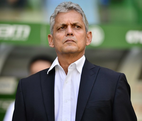 Defesa do Flamengo erra muito  e torcida perde paciência com Rafael Vaz