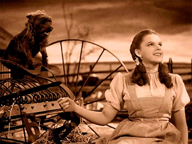 Judy Garland como Dorothy canta 