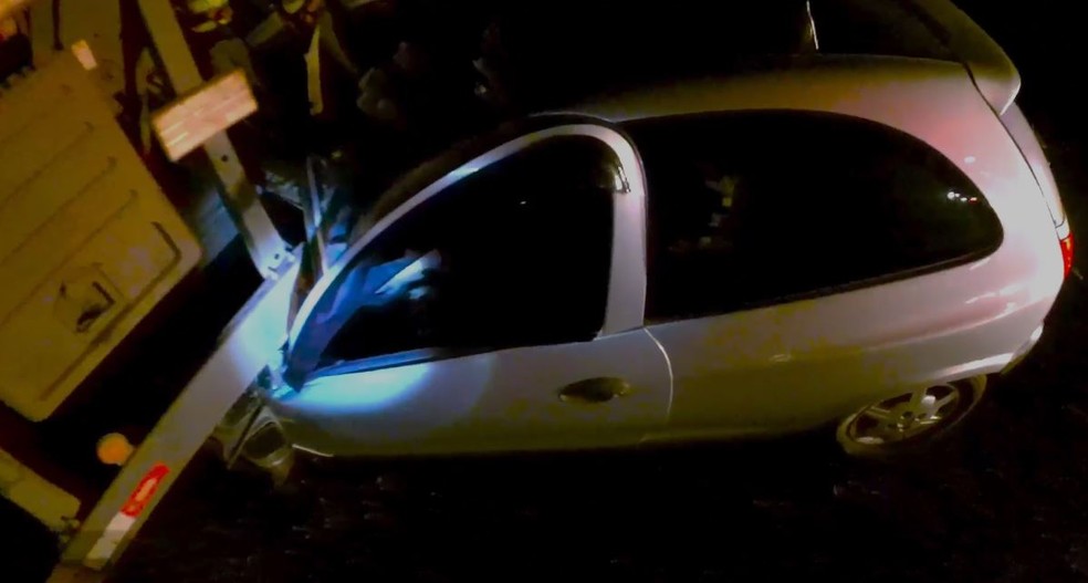 Carro se envolveu em acidente com caminhões na Rodovia Castello Branco, em Avaré (SP) — Foto: Arquivo Pessoal