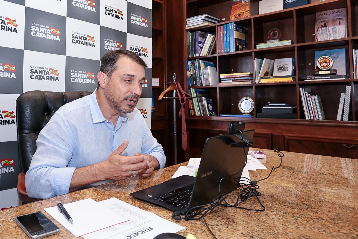 Governador de Santa Catarina exonera 27