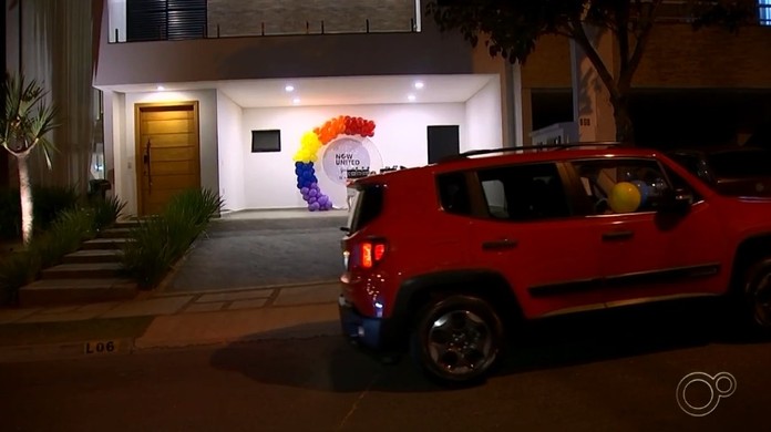 Menina De 12 Anos Ganha Festa De Aniversario Drive Thru Em Sorocaba Sorocaba E Jundiai G1 Convite virtual animado envio whatsapp, aniversário 10 fotos. por conta de isolamento aniversario e comemorado em sistema drive thru em sorocaba