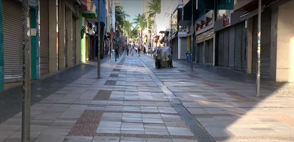 Campinas, na fase vermelha do Plano SP, tem com&eacute;rcios fechados para conter a pandemia do novo coronav&iacute;rus. &mdash; Foto: Reprodu&ccedil;&atilde;o/EPTV