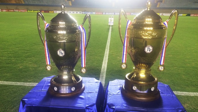 Os troféus do Campeonato Goiano (Foto: Sílvio Túlio/GloboEsporte.com)