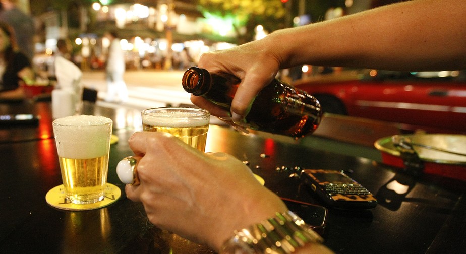 Cade reduz veto a Ambev e Heineken em contratos com bares e restaurantes