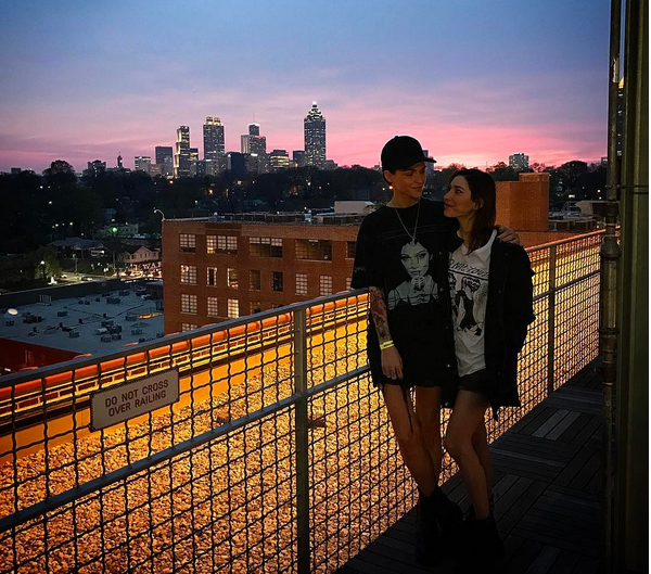 A atriz Ruby Rose e a namorada, a cantora Jessica Origliasso (Foto: Instagram)