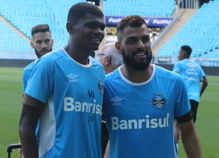 Em treino fechado, Grêmio encaminha time para final e é tietado por jovens