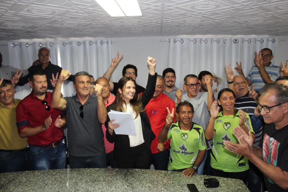 Michelle Ramalho ao lado de dirigentes que subscreveram a chapa de reeleição — Foto: Divulgação / Chapa Avante Paraíba