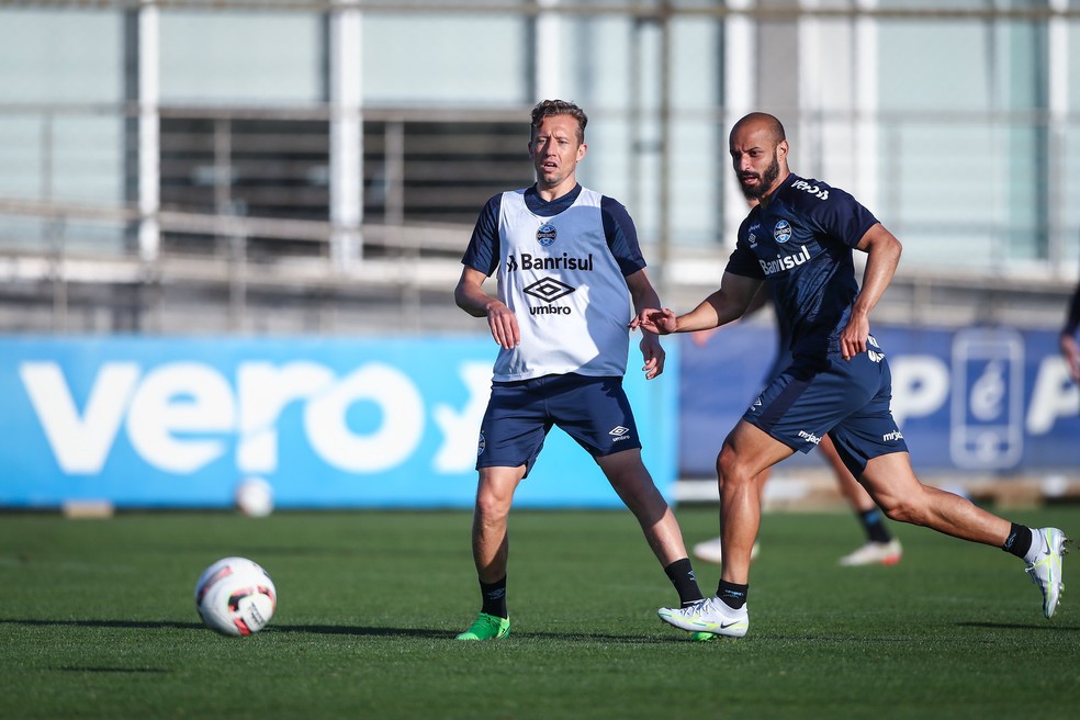 Lucas Leiva é um dos jogadores que voltam a ficar à disposição — Foto: Lucas Uebel/Grêmio