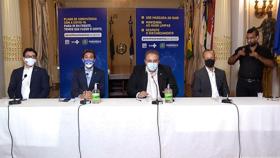 Secretários estaduais anunciaram prorrogação de suspensão de aulas em Pernambuco — Foto: Reprodução/YouTube