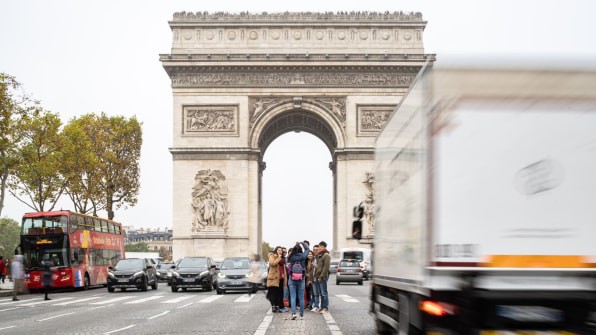Famosa avenida de Paris será redesenhada para dar lugar à pedestres e exuberante jardim (Foto: PCA-Stream)