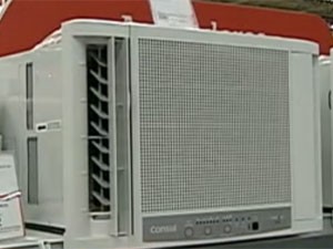 Ar-condicionado de parede é recomendado para cômodos pequenos (Foto: Reprodução/Globo News)