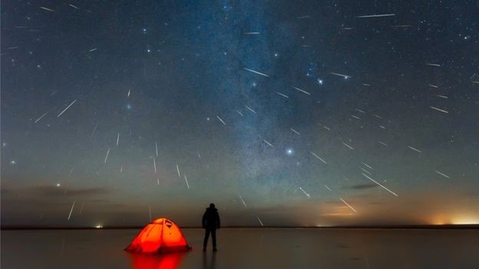O céu precisa estar limpo para ser possível observar a chuva de meteoros — Foto: Getty Images via BBC