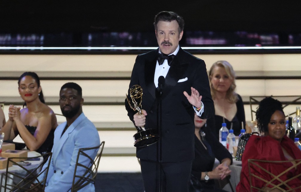Jason Sudeikis agradece seu prêmio como melhor ator em 'Ted Lasso' no Emmy 2022 — Foto: Mario Anzuoni/Reuters