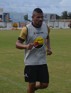 Henik, volante, Botafogo-PB (Foto: Edgley Lemos / GloboEsporte.com/pb)