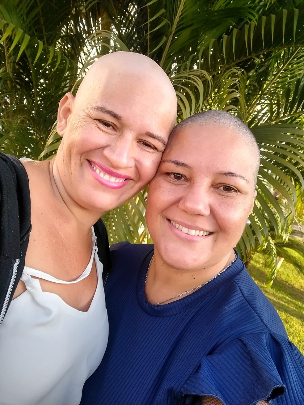 Eliane Del Pintor, de 43 anos e Luzinete Aparecida Lima da Silva, de 34, se conheceram durante o tratamento  Foto: Arquivo pessoal