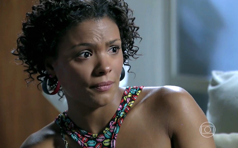 Kelly (Lidi Lisboa) jura que vai guardar segredo de José Alfredo (Alexandre Nero) - 'Império' — Foto: Globo