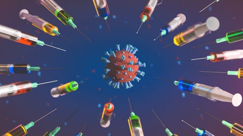 Cientistas estão trabalhando para adaptar as vacinas às novas variantes (Foto: Getty Images via BBC News)