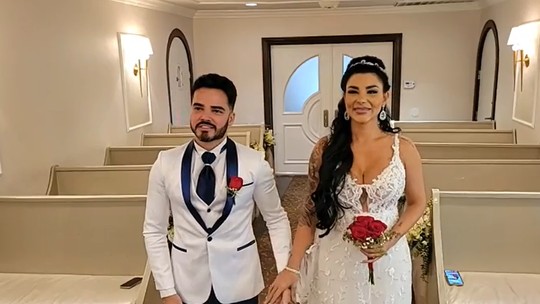 Sem convidados, Jenny Miranda e Fabio Gontijo se casam em Las Vegas