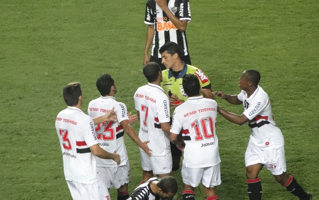 Ney Franco perde Douglas e Paulo Miranda para duelo com a Lusa