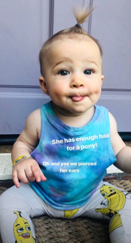 Hilary Duff quando anunciou furo na orelha da filha mais velha, em 2019 (Foto: Reprodução/Instagram)