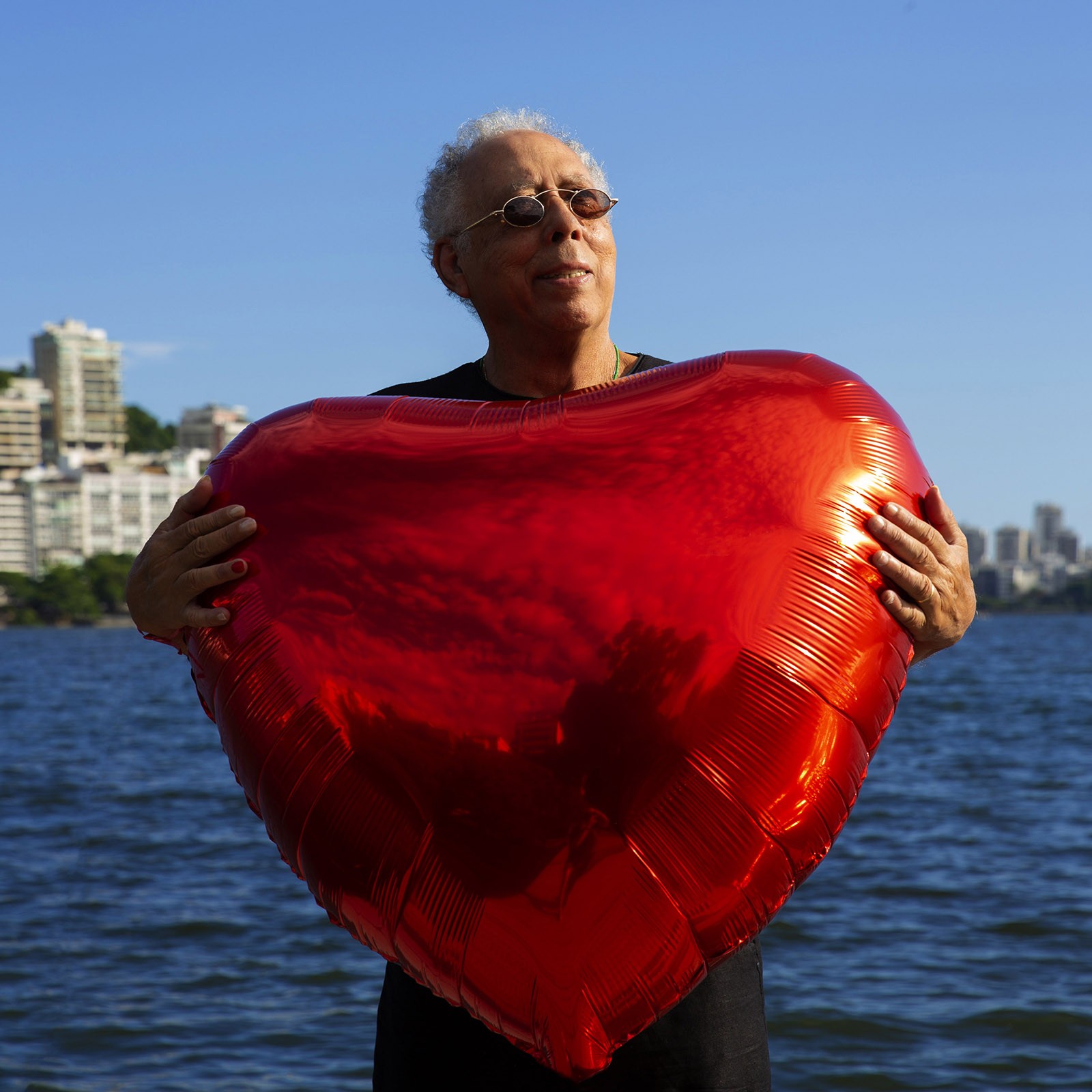 Jards Macalé escolhe música feita com Kiko Dinucci para batizar álbum sobre o amor em tempos de cólera