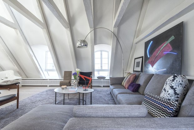 Dúplex em Copenhague mistura estilo escandinavo ao mobiliário caloroso (Foto: Divulgação)