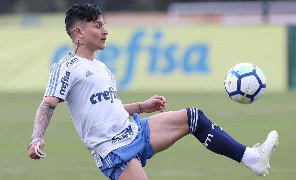 Em estádio conhecido, Artur reencontra rival de estreia como titular