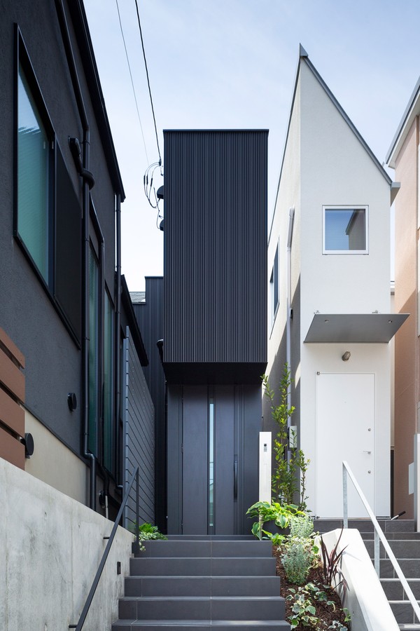 Casa em Tóquio tem apenas 1,4 metro de largura (Foto: Masao Nishikawa/Divulgação)