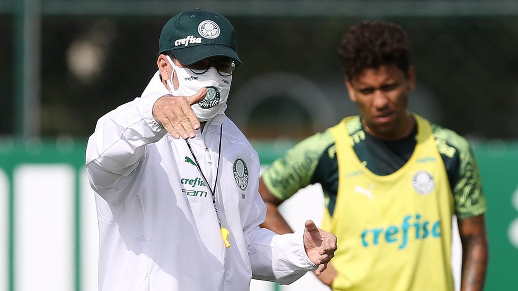 Luxa retorna e comanda primeiro treino em dois períodos com o grupo após cirurgia