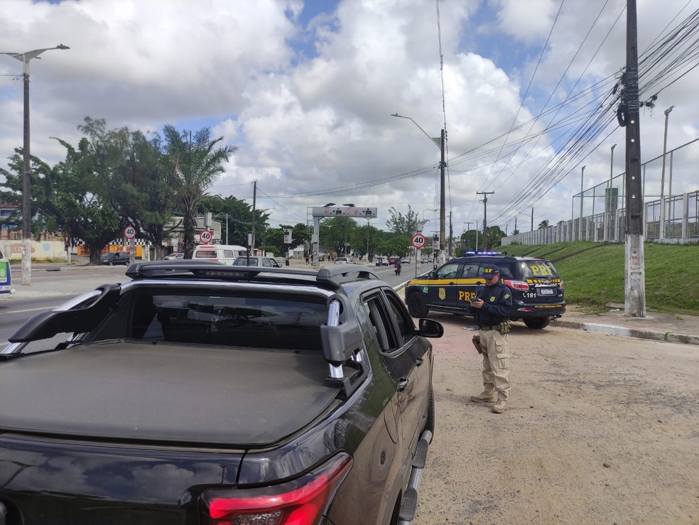 PRF realizou operação nas rodovias que cortam Pernambuco durante o carnaval — Foto: Ascom PRF