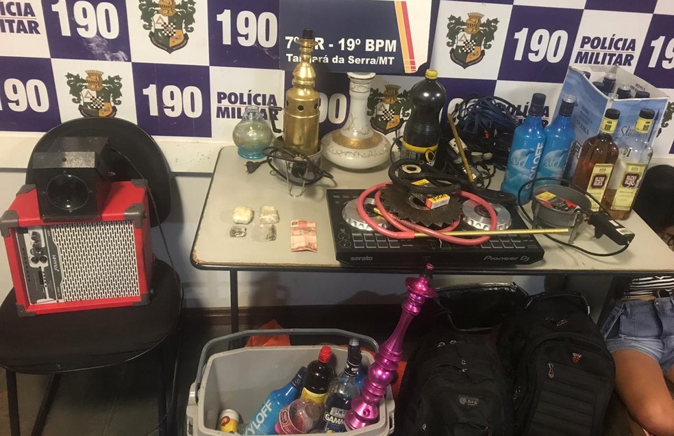 Produtos encontrados na festa foram apreendidos — Foto: Polícia Militar
