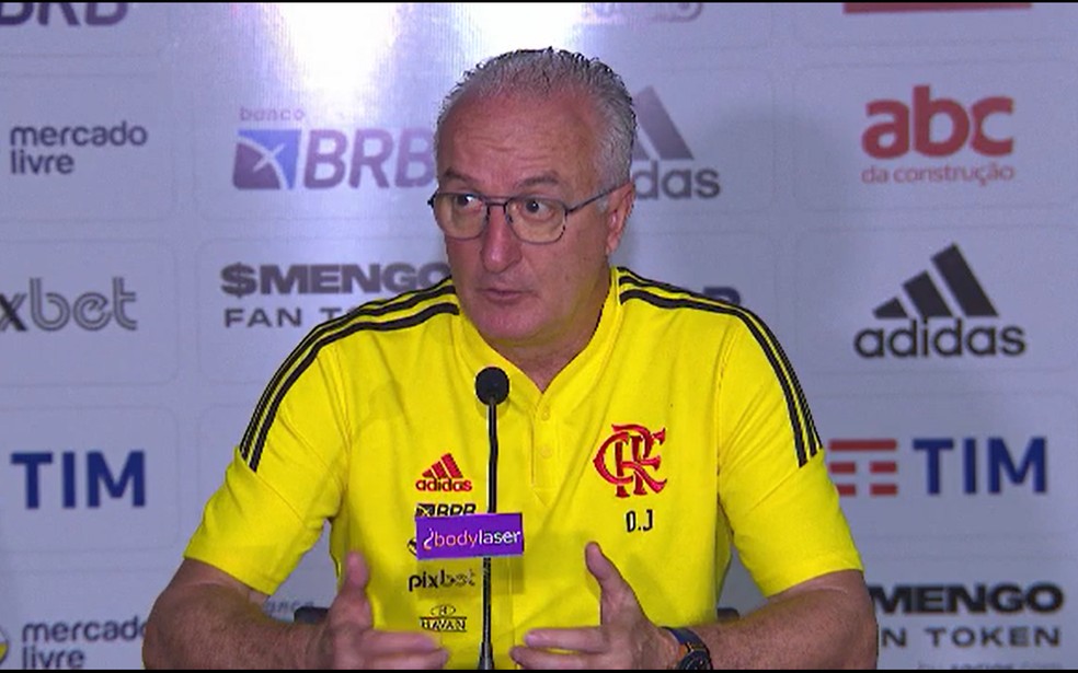 Dorival Júnior, técnico do Flamengo, na coletiva de imprensa: defesas a Vitinho e às mudanças na escalação da partida — Foto: Reprodução