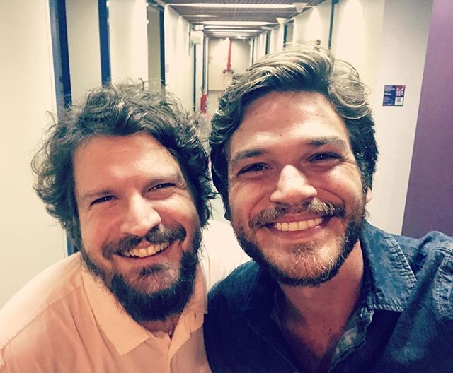 Saulo Fernandes e Emilio Dantas no Projac (Foto: Reprodução/Instagram)