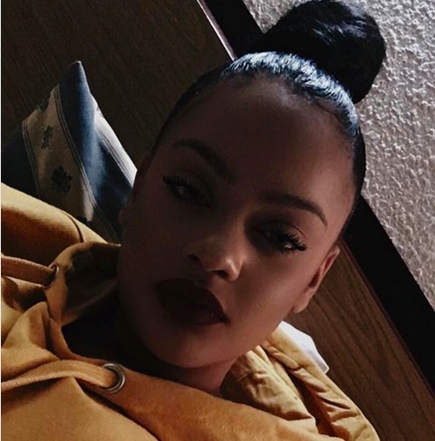 Yna Sertalf, a sósia de 23 anos da cantora Rihanna (Foto: Instagram)