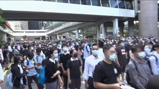 Chefe de governo de Hong Kong defende lei que proíbe uso de máscaras em protestos