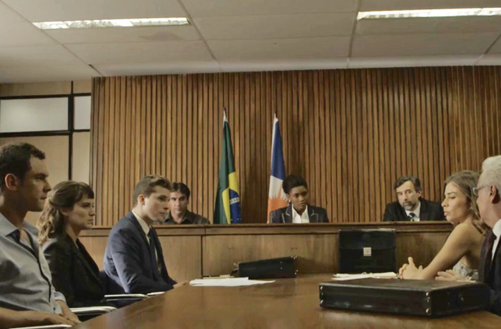 Audiência fica com clima tenso entre Clara e Lívia (Foto: TV Globo)
