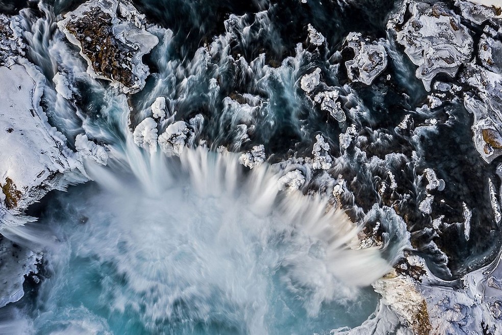 Foto de cascatas na Islândia vence terceiro lugar na categoria água. — Foto:  Man Wai Wong / TNC Photo Contest 2021