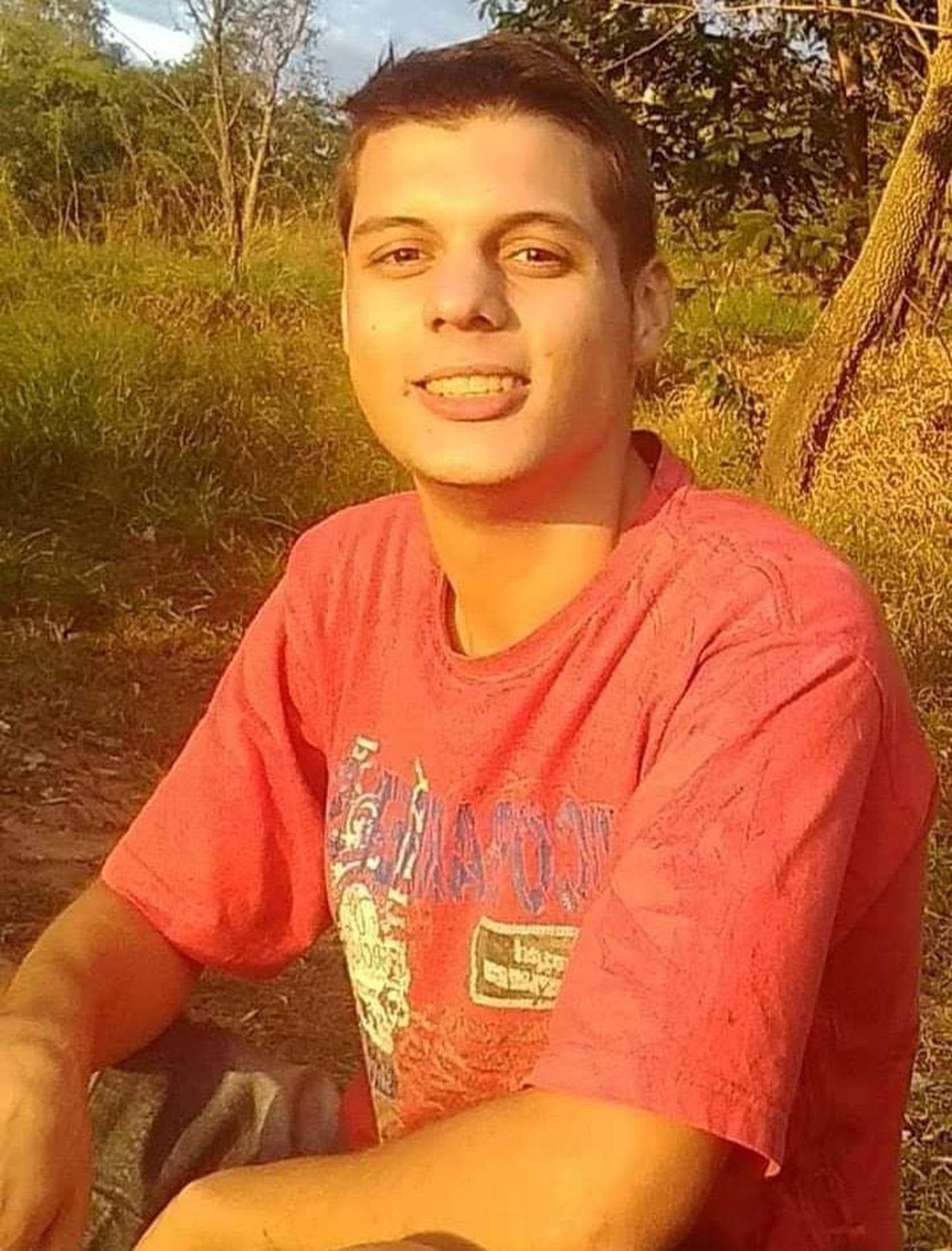 Neto Alonso, de 21 anos, era usuário de drogas e foi assassinado em acerto de contas com traficantes, segundo a Polícia Civil — Foto: Reprodução/TV TEM