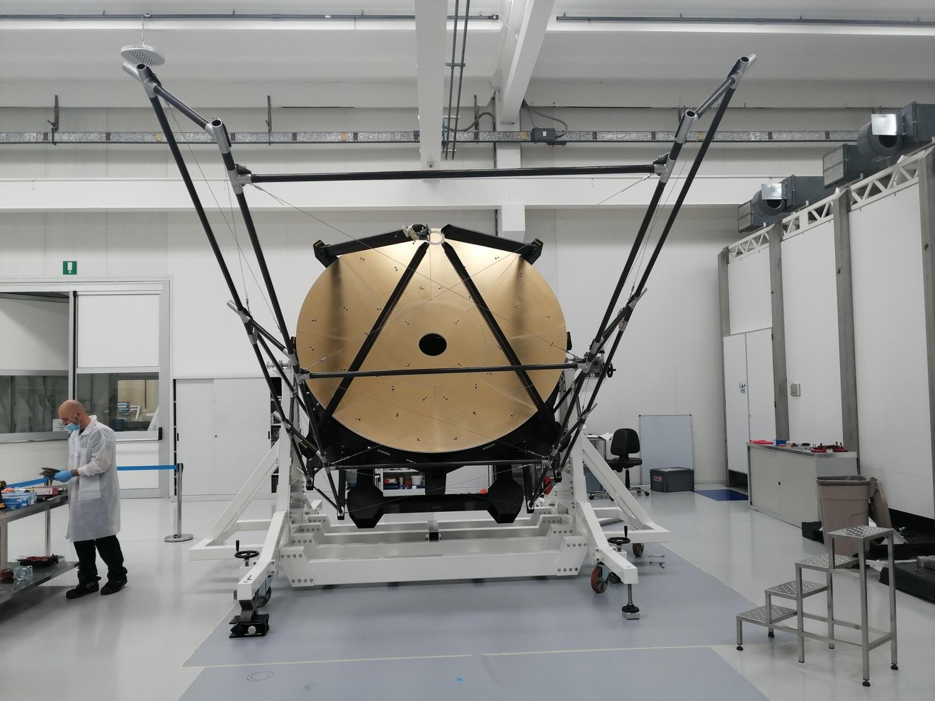 Construção da estrutura do balão que levará a missão ASTHROS à Antártida (Foto: Divulgação/ NASA)
