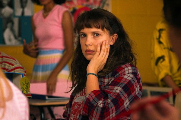 Atriz de Stranger Things divulga vídeos raspando a cabeça para a série,  assista! - Estrelando