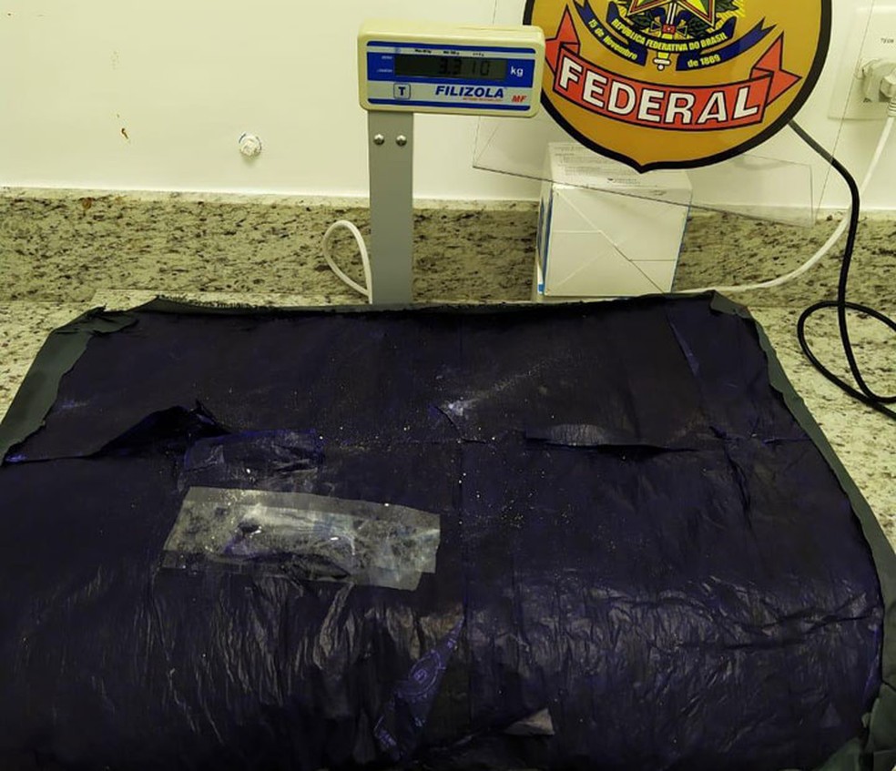 Casal com destino a Portugal é preso com cocaína em mala no aeroporto de Salvador — Foto: Divulgação/Polícia Federal