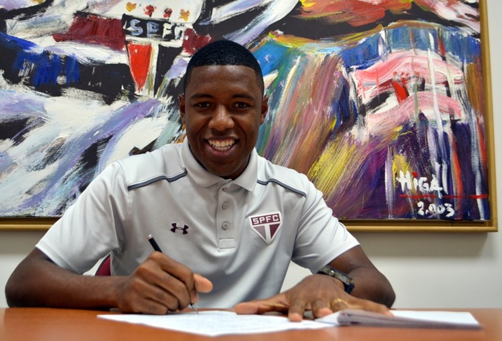 Jucilei foi contratado por empréstimo e agora assinou definitivamente com o São Paulo (Foto: Erico Leonan / site oficial do SPFC)